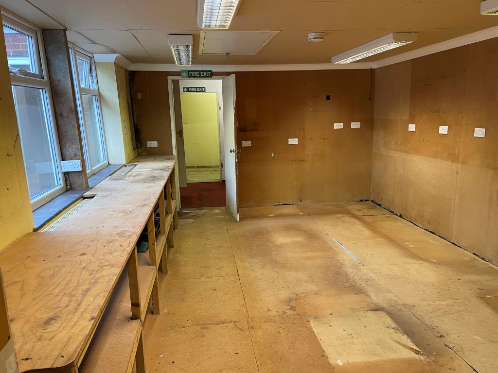 Lot: 156 - RETAIL UNIT AND WORKSHOP WITH GARAGE AND TWO FLATS - Rear Workshop withn windows over central courtyard
